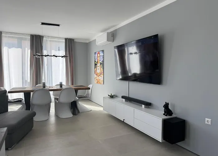 Victoria Apartment *